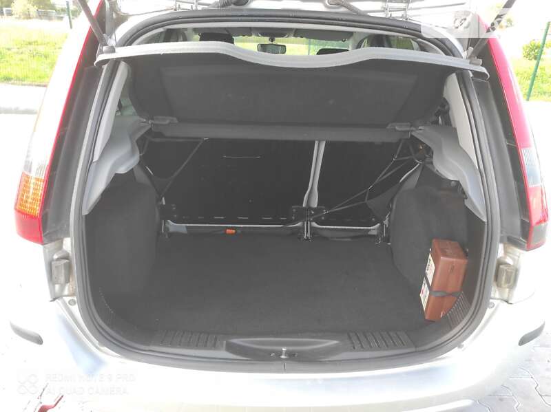 Хэтчбек Ford Fusion 2005 в Стрые