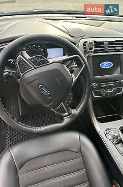 Седан Ford Fusion 2016 в 