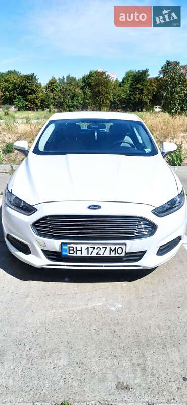 Седан Ford Fusion 2015 в 