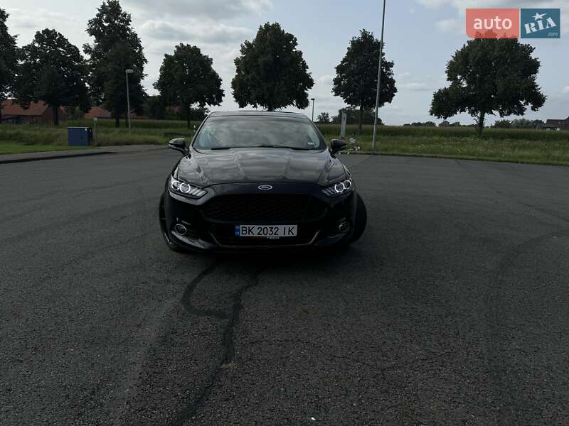 Седан Ford Fusion 2016 в Гоще