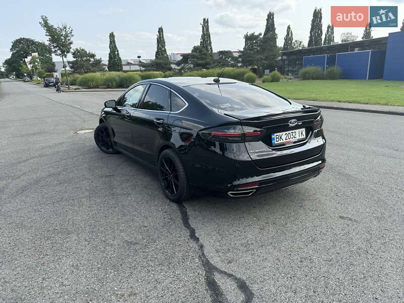 Седан Ford Fusion 2016 в Гоще