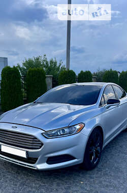 Седан Ford Fusion 2015 в Жовкве