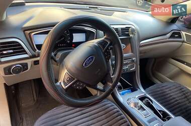 Седан Ford Fusion 2016 в 