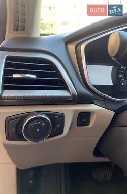 Седан Ford Fusion 2016 в 