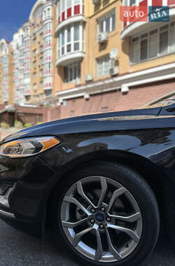 Седан Ford Fusion 2020 в 