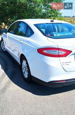 Седан Ford Fusion 2015 в 