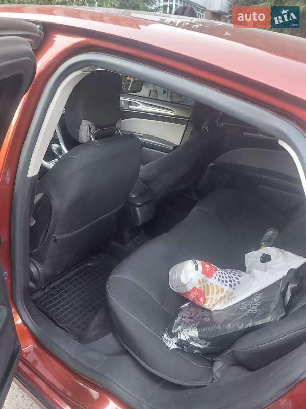 Седан Ford Fusion 2013 в Умани