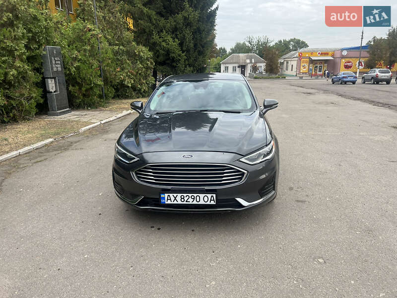 Седан Ford Fusion 2018 в Краснограде