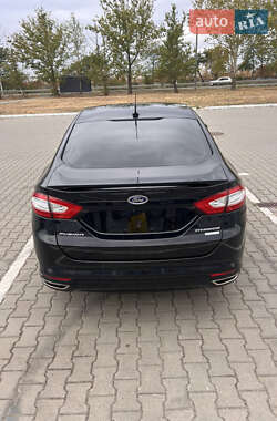 Седан Ford Fusion 2015 в 