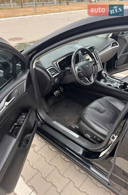 Седан Ford Fusion 2015 в 