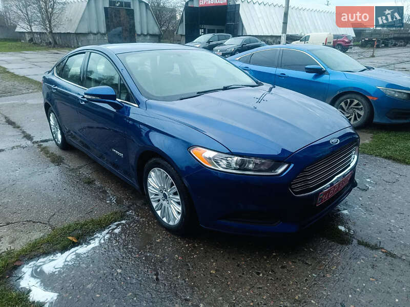 Седан Ford Fusion 2016 в 
