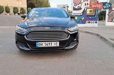 Седан Ford Fusion 2016 в 