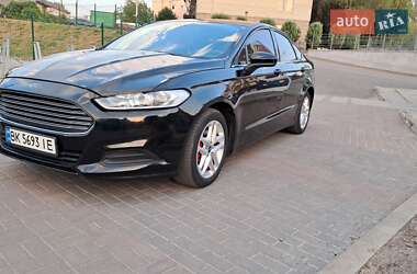 Седан Ford Fusion 2016 в 