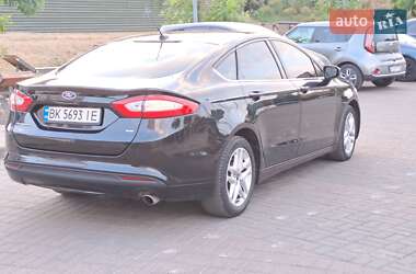 Седан Ford Fusion 2016 в 