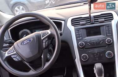 Седан Ford Fusion 2016 в 