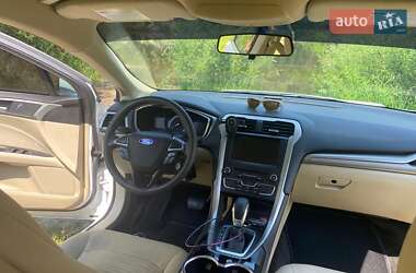Седан Ford Fusion 2015 в 