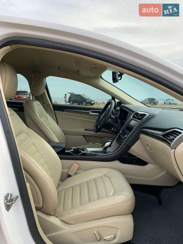 Седан Ford Fusion 2013 в Одесі