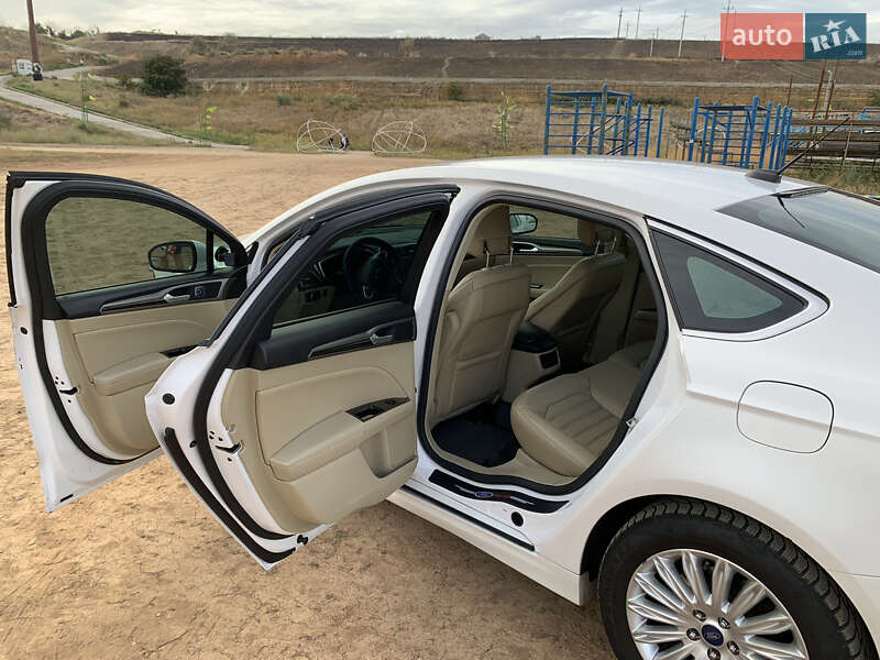 Седан Ford Fusion 2013 в Одесі
