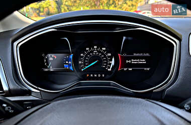 Седан Ford Fusion 2016 в 