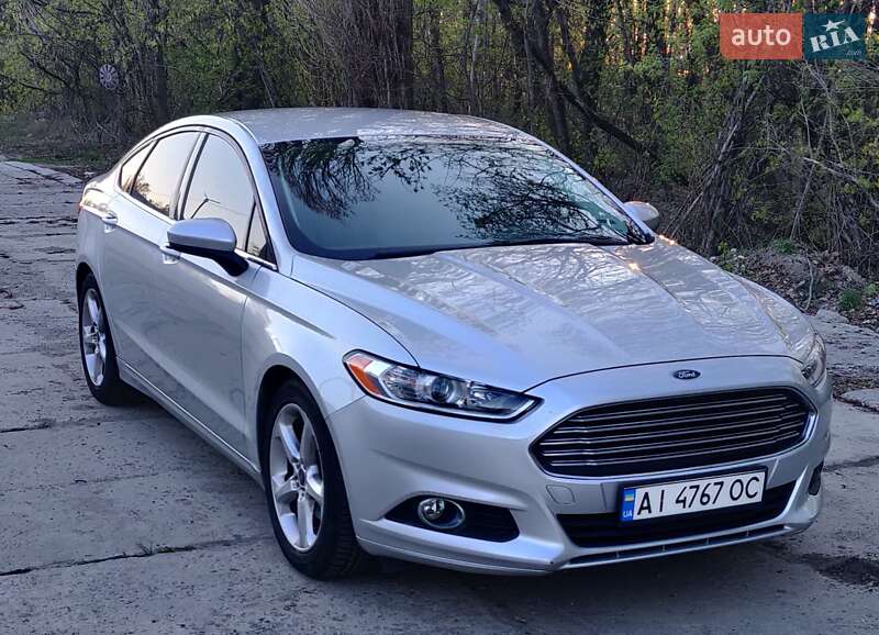 Седан Ford Fusion 2016 в Глевасі