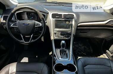 Седан Ford Fusion 2016 в 
