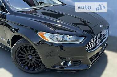 Седан Ford Fusion 2016 в 