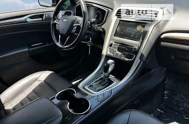 Седан Ford Fusion 2016 в 