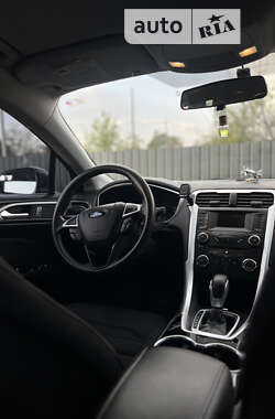Седан Ford Fusion 2015 в 