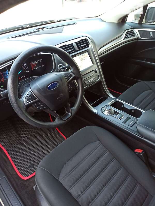 Седан Ford Fusion 2016 в Самборе