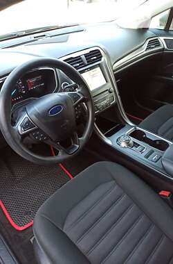 Седан Ford Fusion 2016 в 