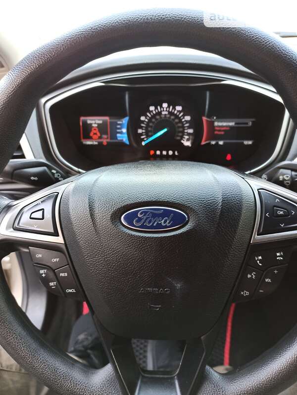 Седан Ford Fusion 2016 в Самборе
