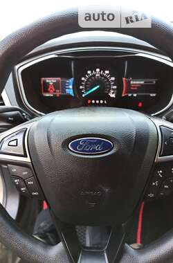 Седан Ford Fusion 2016 в 