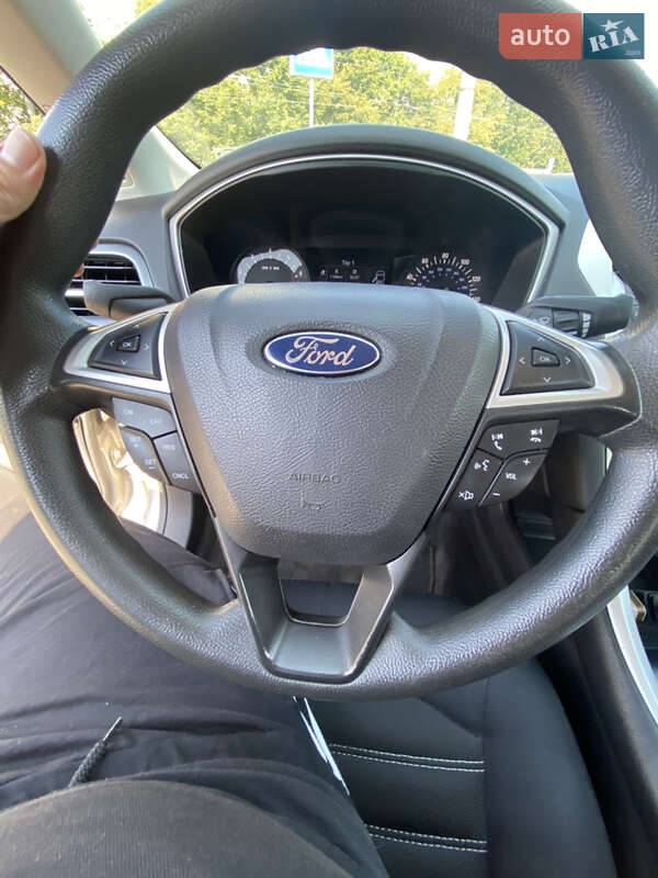 Седан Ford Fusion 2014 в Львові