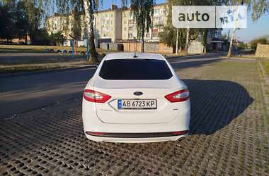 Седан Ford Fusion 2015 в 