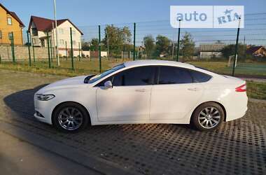 Седан Ford Fusion 2015 в 