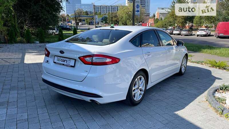Седан Ford Fusion 2015 в Львове
