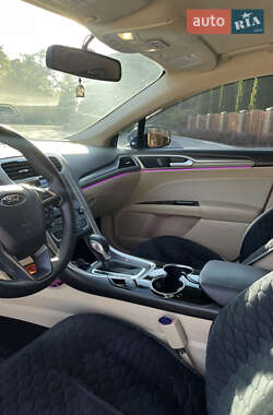 Седан Ford Fusion 2013 в 