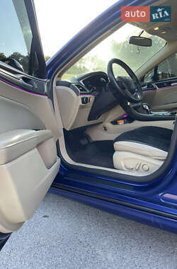 Седан Ford Fusion 2013 в 