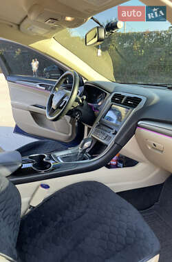 Седан Ford Fusion 2013 в 