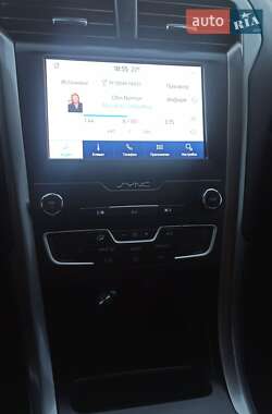 Седан Ford Fusion 2019 в 