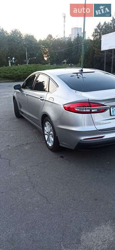 Седан Ford Fusion 2019 в Шепетівці