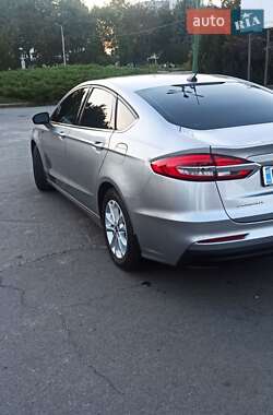 Седан Ford Fusion 2019 в 