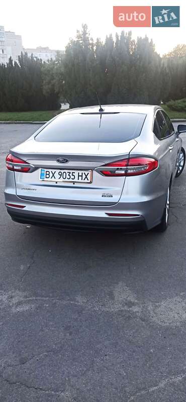 Седан Ford Fusion 2019 в Шепетівці