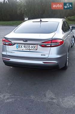 Седан Ford Fusion 2019 в 