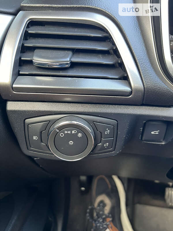 Седан Ford Fusion 2016 в Рівному