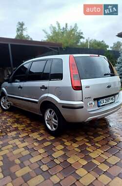 Хэтчбек Ford Fusion 2004 в 