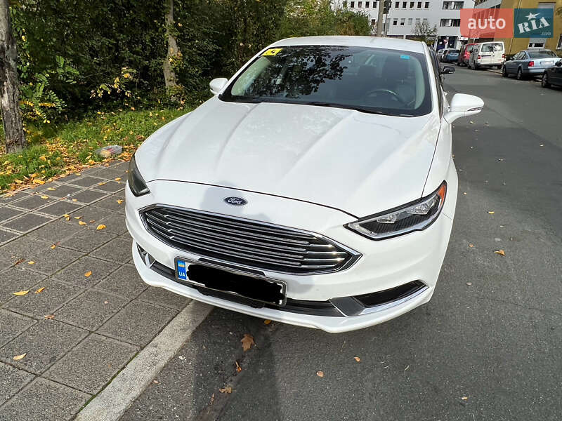 Седан Ford Fusion 2017 в 