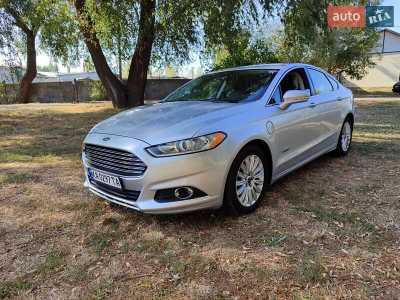 Седан Ford Fusion 2015 в Києві фото Седан Ford Fusion 2015 в Києві