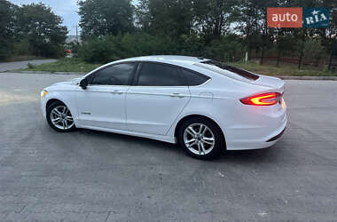 Седан Ford Fusion 2018 в 