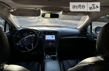 Седан Ford Fusion 2016 в 